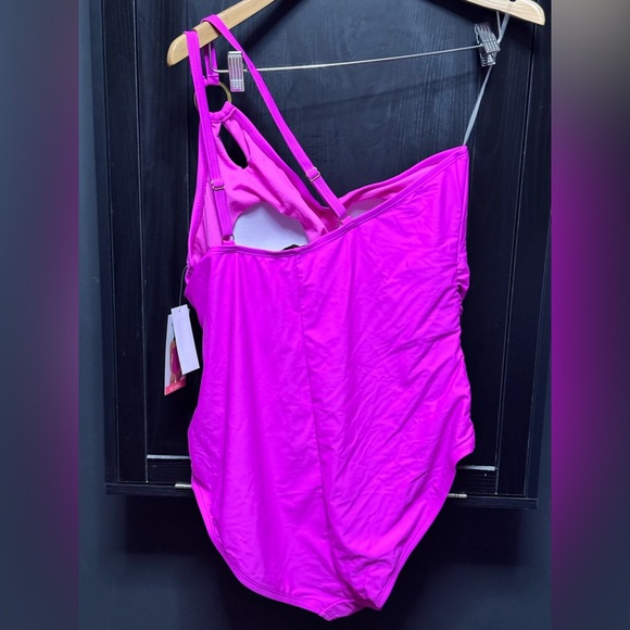 Kathy Ireland One-Shoulder keyhole ring Swimsuit - Picture 5 of 9